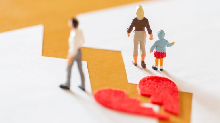 Image of divorce and child custody, family issue, parents and children